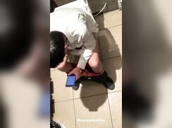 公衆トイレでオナニー