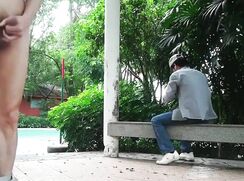 ชักโชว์คนไร้บ้าน