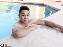 ♥ 아름다운 태국 남자가 우리에게 그의 노출증 환자 면을 보여줍니다 ♥