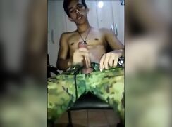 19YO LATINO JERKS BIG DICK