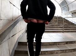 [223] Guy masturbates in the underpass