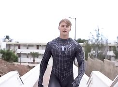 3 Spidermen Shooting Their Spideywebs !