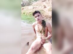 ABX Clips - Facial in the river