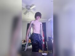 {ALV} Crutches dont stop this twink!