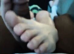 bbc having a footjob by twink