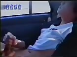 Beau garçon asiatique dans la voiture boys porn