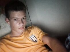Big dick cums in bed