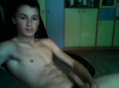 Black haired webcam muscle boy wanks shows ass flexes and cums