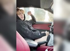 Blond college teen wanks in car
