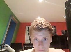 Blond Gamer JO