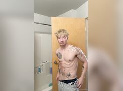 Blondie Jiggles Smooth Ass Jock Cam Porn