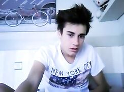 BOY MASTURBATES ON CAM CUTE PORN
