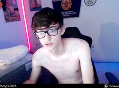 BR - Johnnyboyy2002 on chaturbate