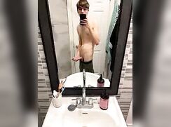 Canadian 18yo twink jerks for a girl