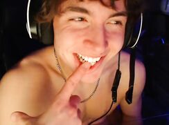 Canadian Twunk Trying Out Camming  Pt1