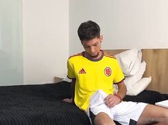 Cums in Ass