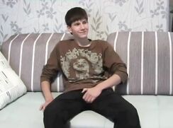 CUTE BOY CUMS SOLO FUN PORN