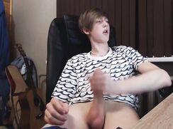 cute guitar player big dick guy jacking off