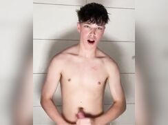 cute tiktoker thereallevintwink baited shower off