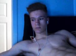 cutie muscle boy cums all over his hot body