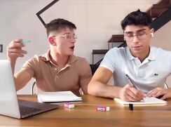 Deux étudiants chaud pour baiser