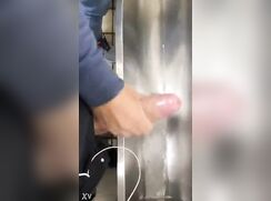 Dnz jacking his mate in the pissoir