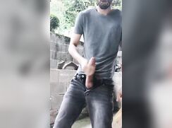 Dnz rubbing one out on his lunch break