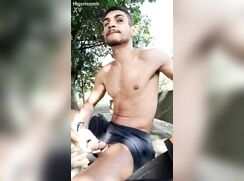 Dnz sexy boy shows it to us in the park