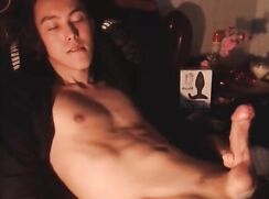 Dnz sexy fit lad cums hard on cam