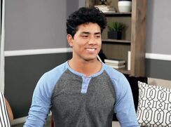 EDDIE numa punheta solo com grande esporrada boys porn
