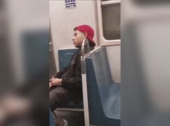 en el tren se pajea❤️