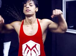 Flexing and cumming