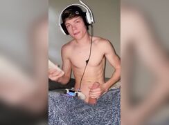 Gamer jerking off cam boys porn tube