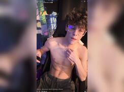 Gamer reaches goal brother has to jerk him off on live stream