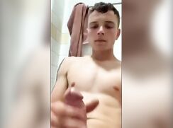 Gay dude cums