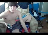 Guitar hero twink fingers his hole and jerks