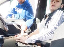 Guy helps a young exhibisionist to cum in his car