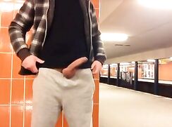 Guy shoots a load waiting for his train PORN
