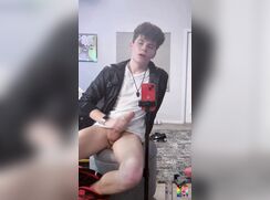 HBW Cumming On Cam Phone Show Porn Solo Sex