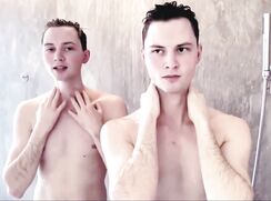 HBW Twins Take A Shower 21041137