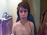 headphoned hottie