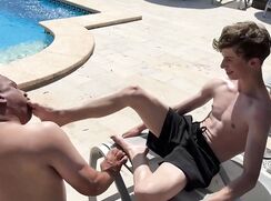 HOOT 19 yo feet master