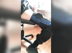 Horny Brit Boy Quick Wank