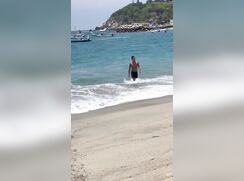 Hot Lad Shows his Dick at the Beach
