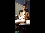 Hot Twink Gay Porn Shoots On His Chin 
