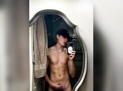 Hot Twink records himself jerking