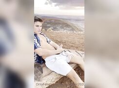 Hottie jerks out a load