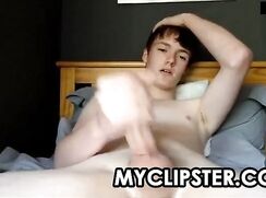 Hung dude has a wank