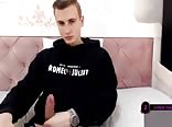 Hung hottie masturbating on cam