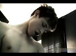 il apprend a faire une fellation a son frere boys porn